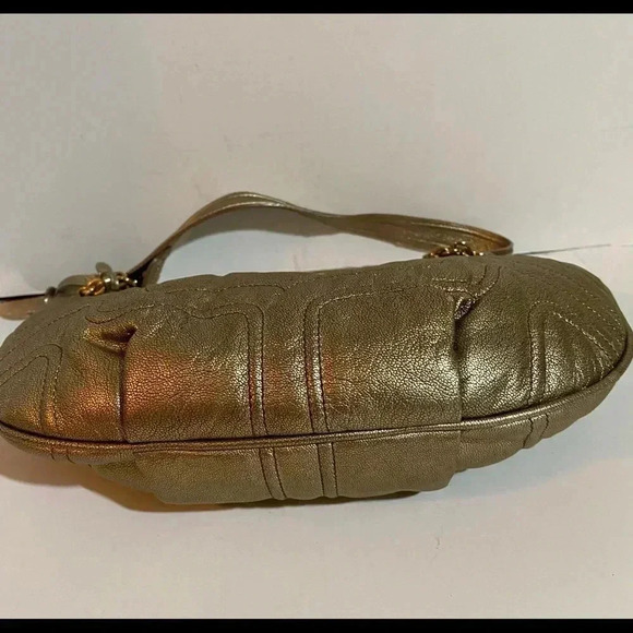 Stuart weitzman gold quilted metallic leather shoulder handbag - Picture 6 of 14